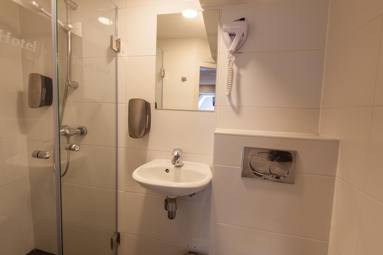 Vierbettzimmer mit Einzelbetten